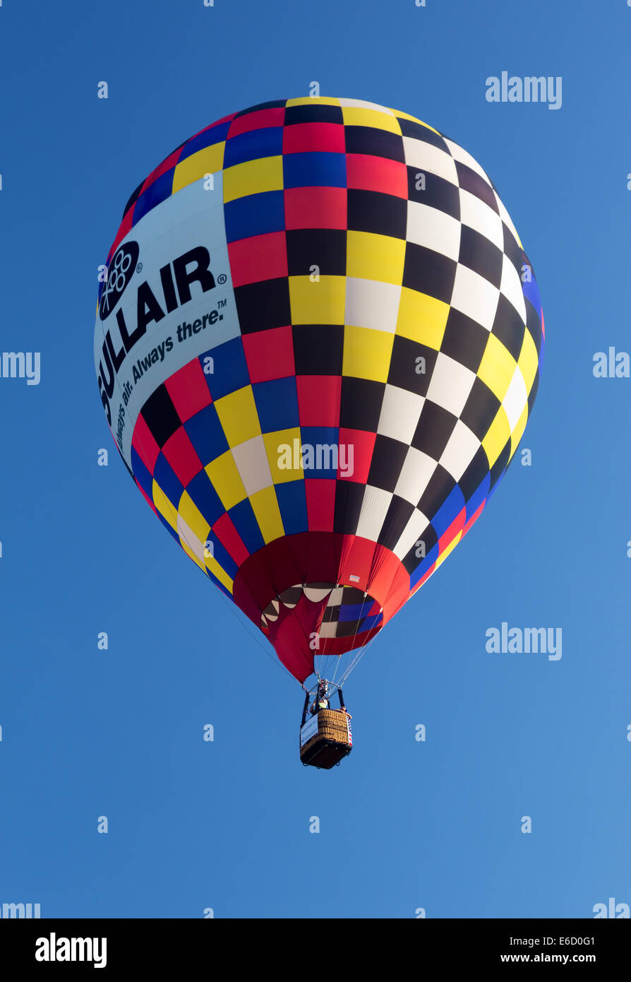 METAMORA, MICHIGAN – 24. August 2013: Heißluftballons starten bei den jährlichen Metamora Land Tagen und Heißluft-Ballon-Festival. Stockfoto