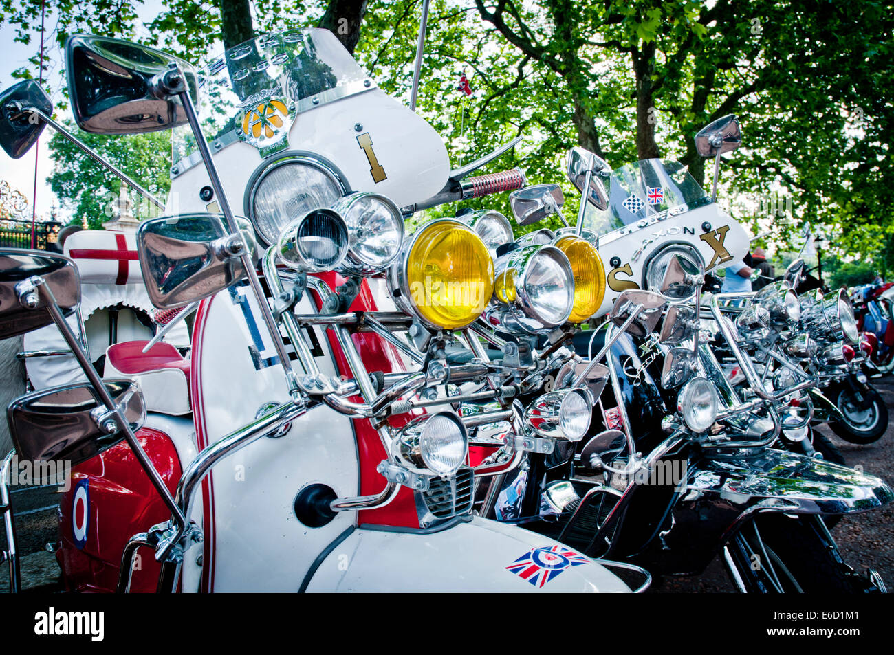 Mod-Lambretta und Vespa Motorroller auf einer Kundgebung im Regents Park, London Stockfoto