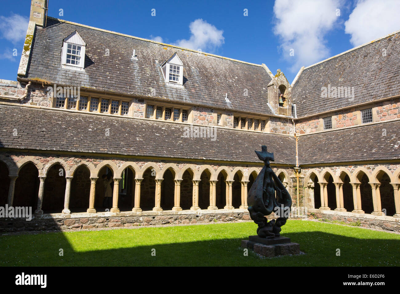 Sandsteinsäulen in Iona Abbey auf Iona, aus Mull, Schottland. Stockfoto