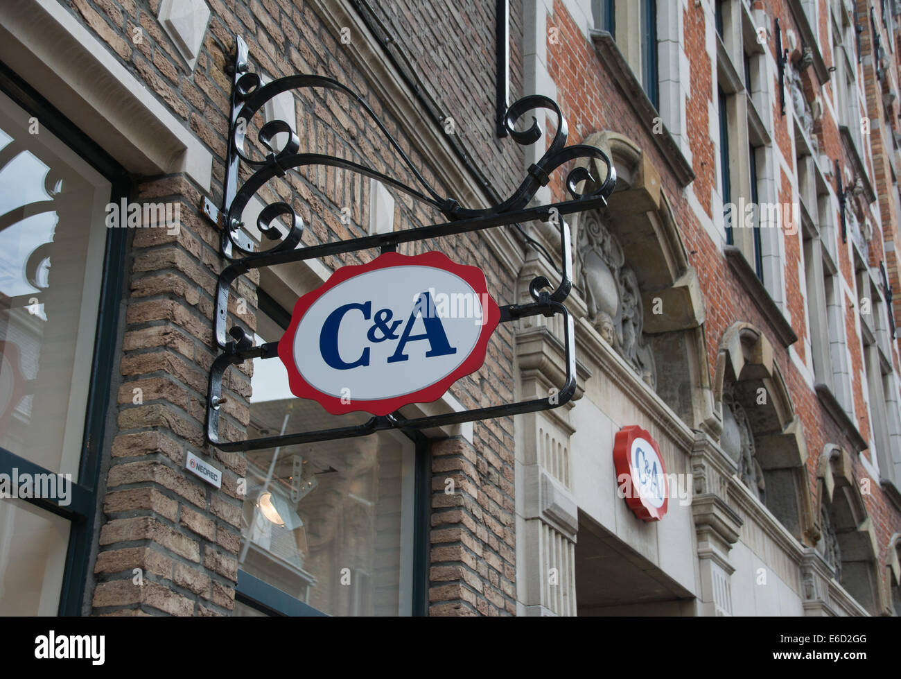 C&A-Schild für Bekleidungsgeschäft. Brügge, Belgien Stockfoto