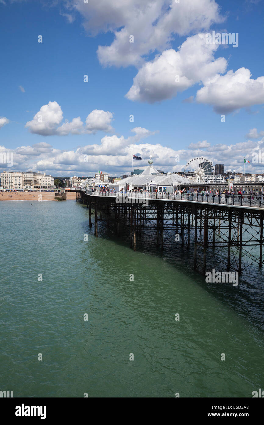 Brighton Pier und Strand, East Sussex, England, UK Stockfoto
