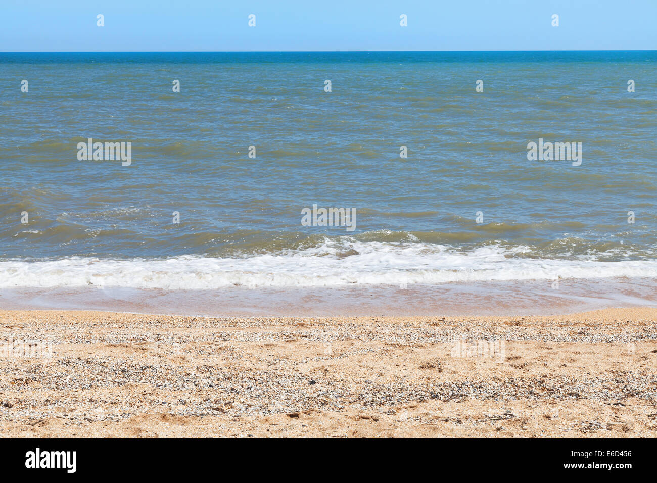 Asowsches Meer Küste auf der Taman-Halbinsel in der Nähe von Feriendorf Golubickaya, Russland Stockfoto