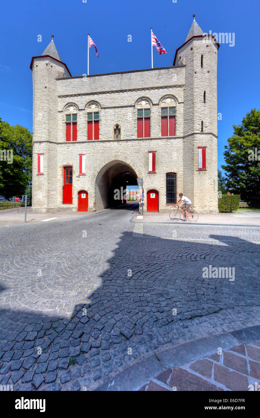 Belgien, Flandern, Westflandern, Brügge, Blick zum Stadttor Stockfoto