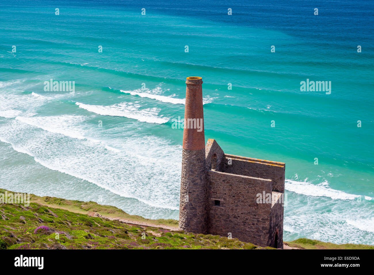 Das historische Maschinenhaus der Towanroath bei Wheal Coates, ein ehemaliger Tin Mine in der Nähe von St. Agnes Cornwall England UK Europe Stockfoto