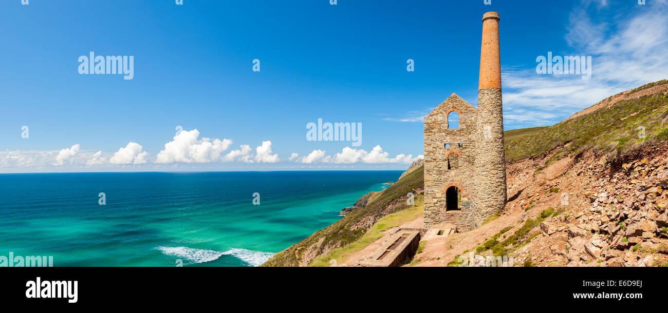 Das historische Maschinenhaus der Towanroath bei Wheal Coates, ein ehemaliger Tin Mine in der Nähe von St. Agnes Cornwall England UK Europe Stockfoto