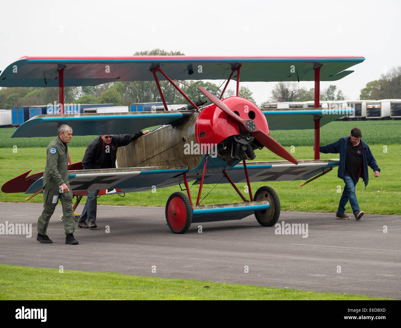 Ein Replikat ww1 Fokker Dreidecker Dreidecker Flugzeug auf Breighton allgemeine Luftfahrt Flugplatz in der Nähe von Selby, Yorkshire, Großbritannien Stockfoto