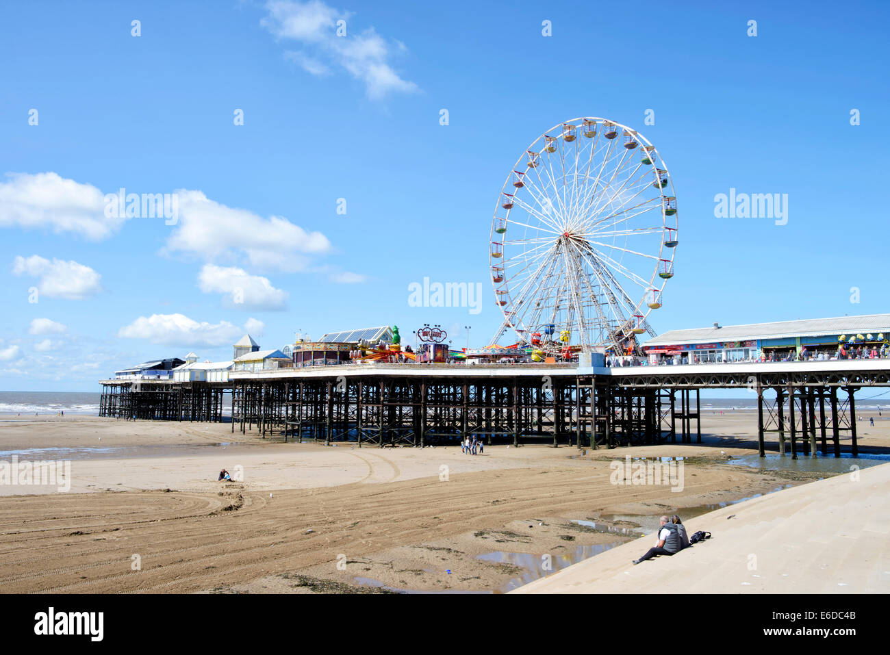 Central Pier in Blackpool, Lancashire, gesehen von der Promenade Stockfoto