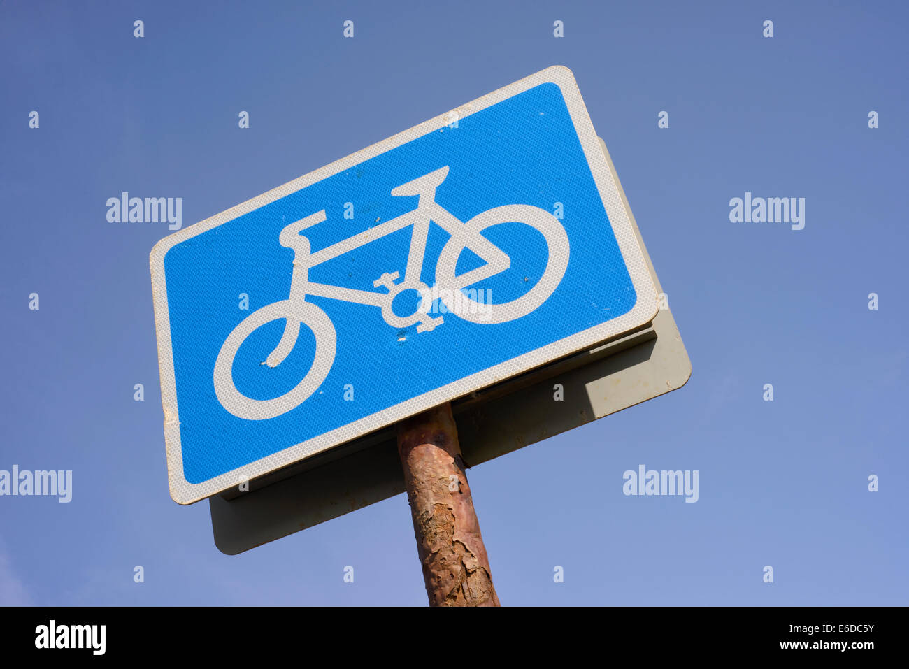 Zeichen auf der Pole, die Route der Radweg Stockfoto