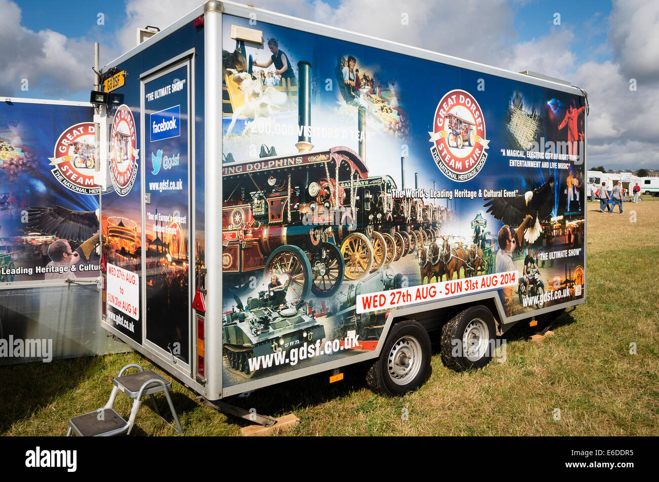 Anhänger-Werbung für die Great Dorset Steam Fair 2014 Stockfoto