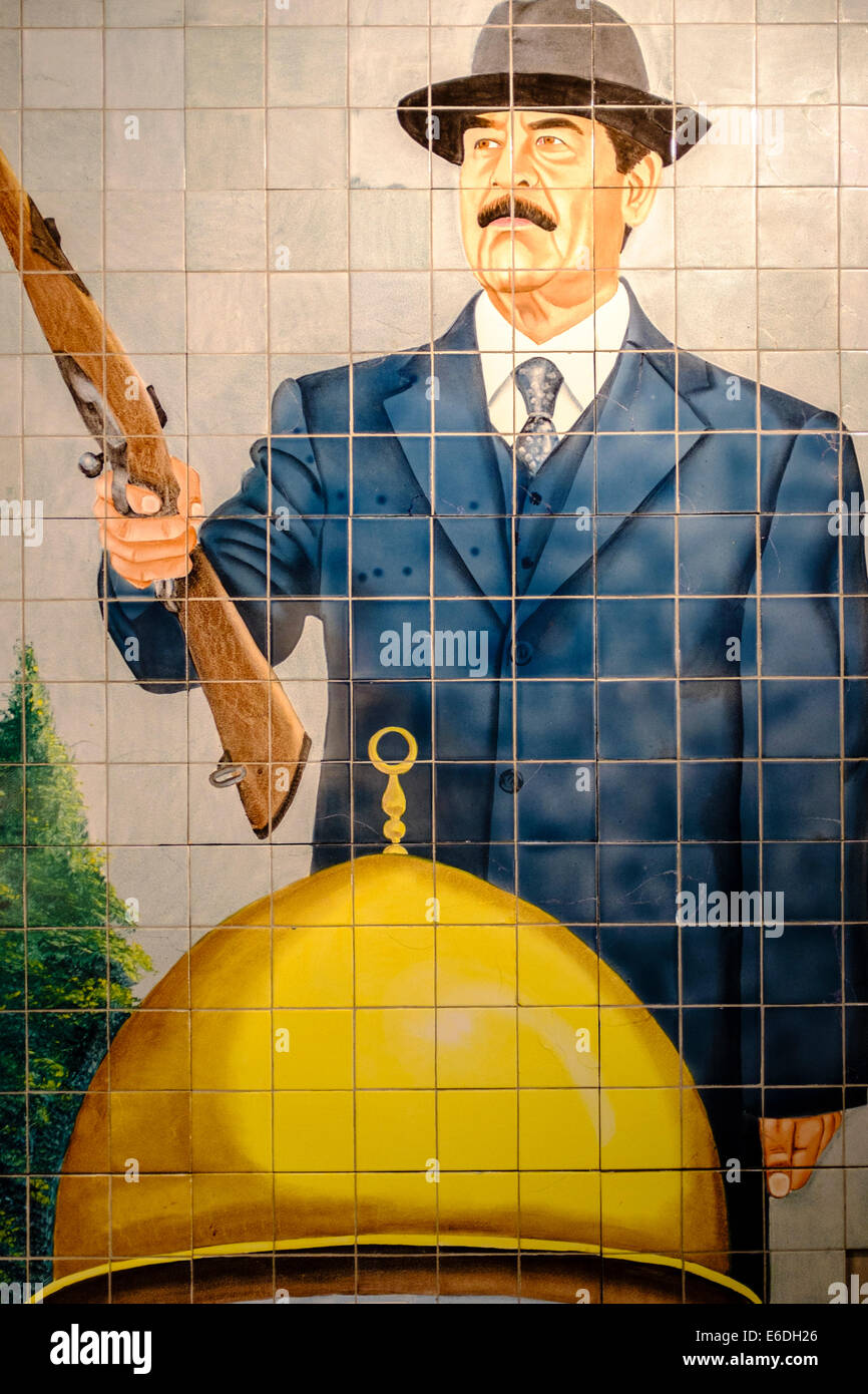 Fliesen Sie-Mosaik von Saddam Hussein auf dem Display an das Imperial War Museum, London, UK Stockfoto