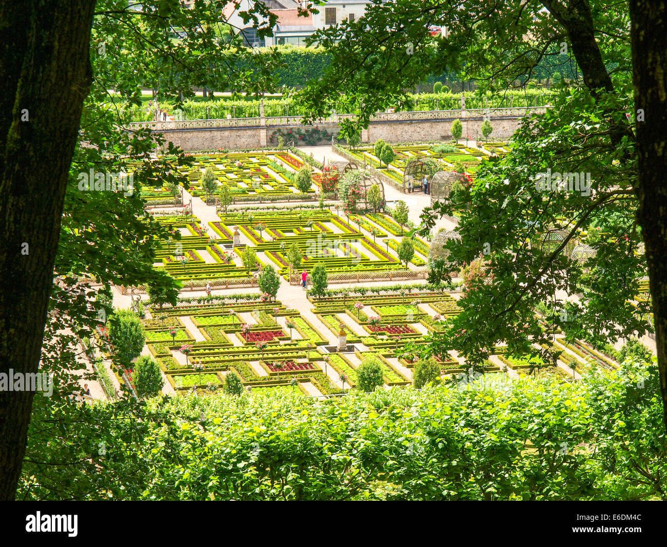 Villandry, Frankreich - 9. Juni 2014: Château et Jardins de Villandry. Ansicht des Teil des Schlosses und des Gartens des Parks. Stockfoto