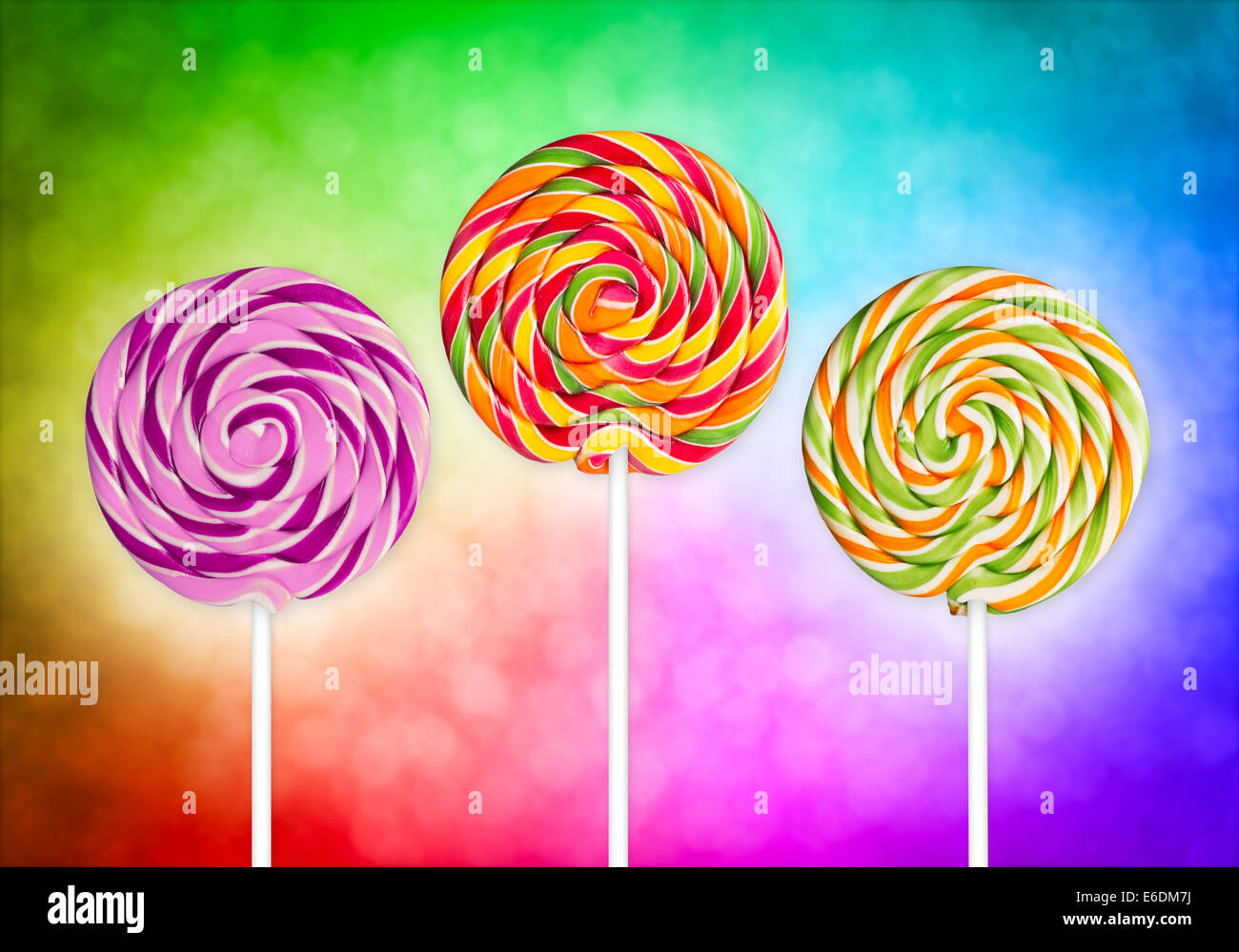 drei Lolly Pops vor bunten Hintergrund Stockfoto drei Lolly Pops vor bunten Hintergrund Stockfoto