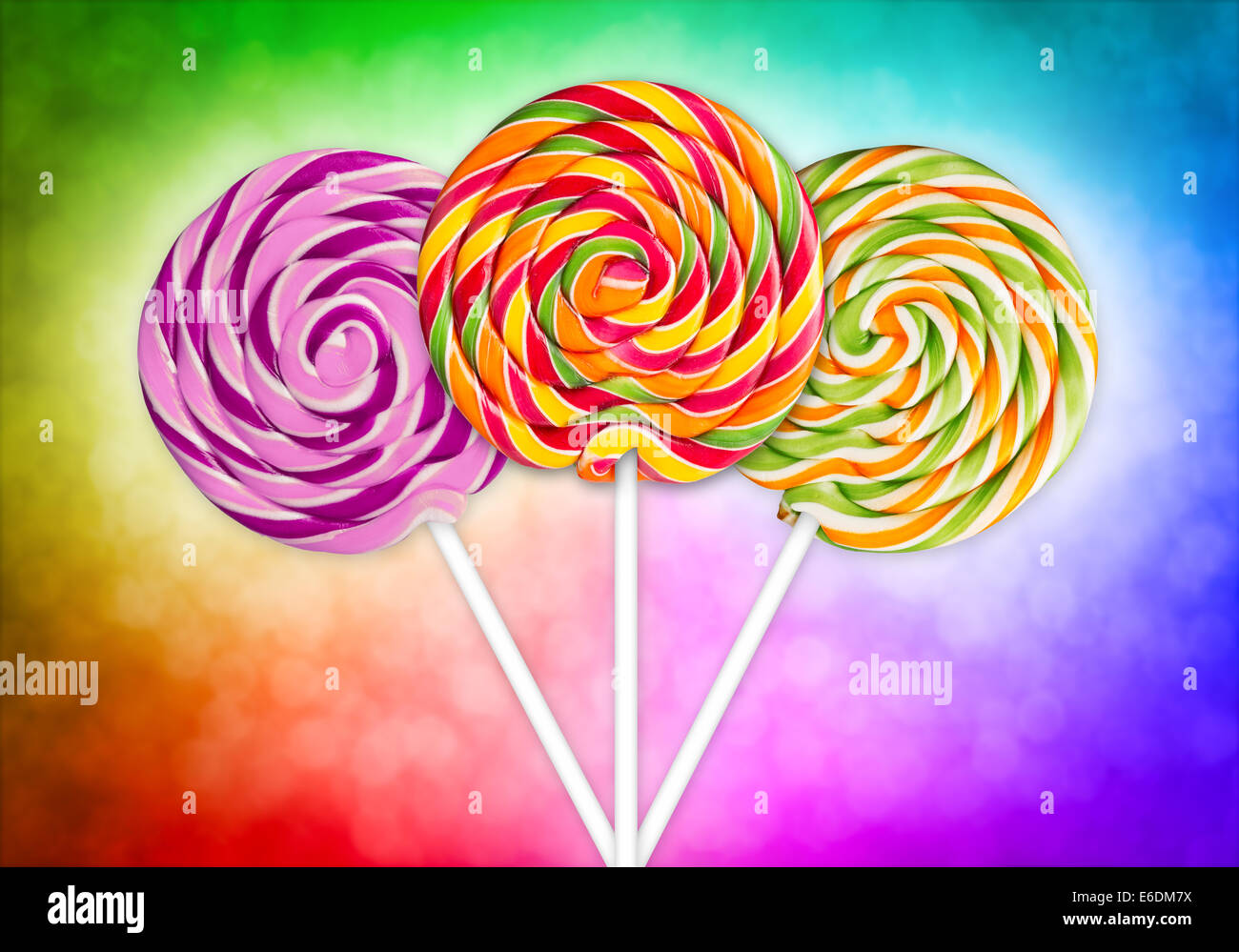 drei Lolly Pops vor bunten Hintergrund Stockfoto drei Lolly Pops vor bunten Hintergrund Stockfoto