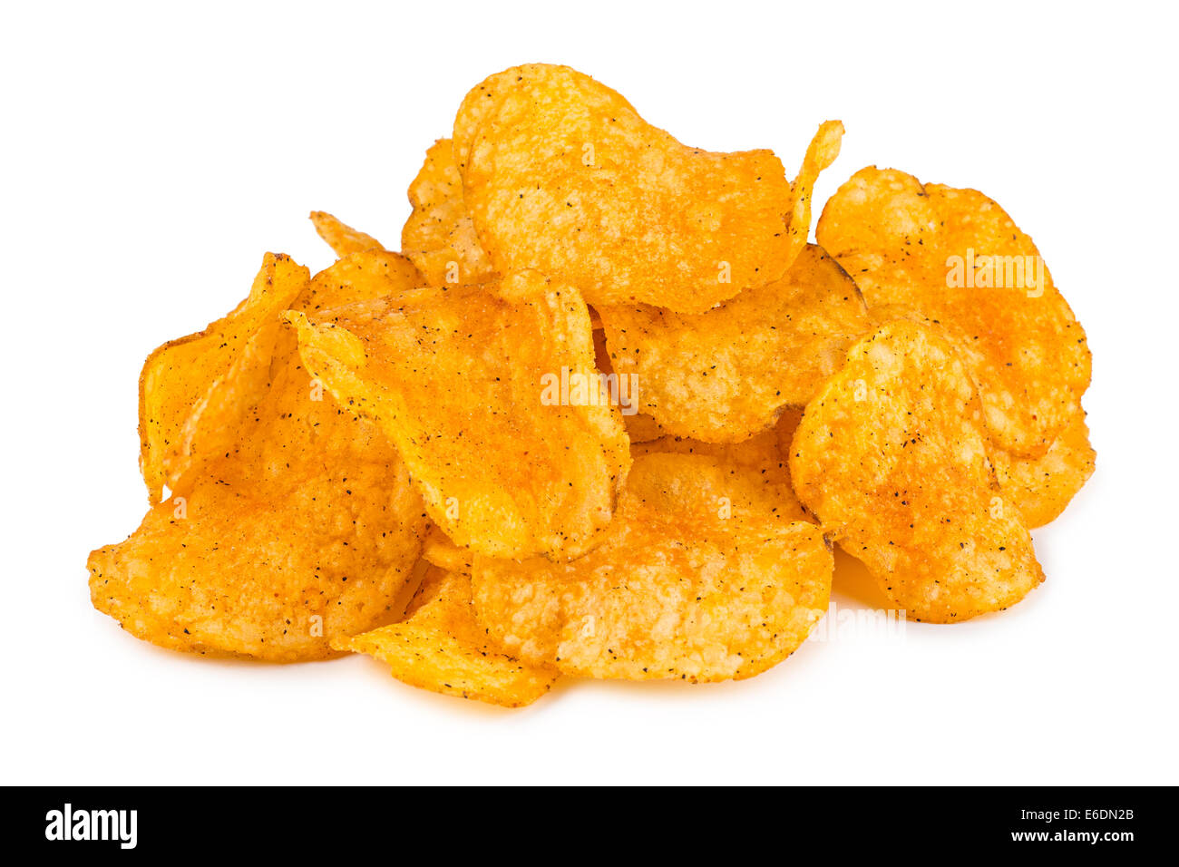 Kartoffelchips auf weißem Hintergrund Stockfoto