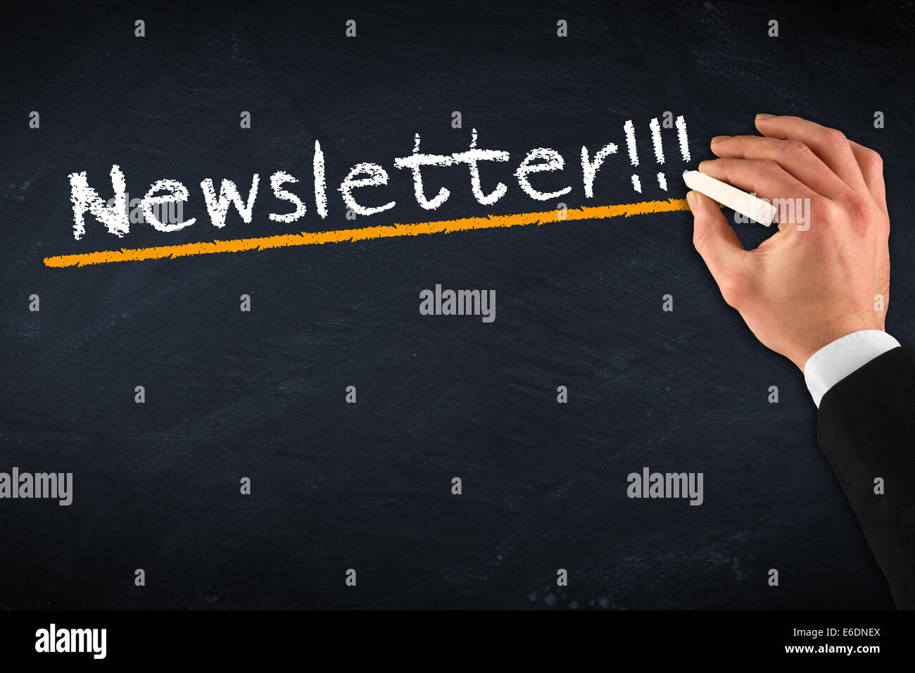 Tafel mit Hand und Newsletter-Zeichnung Stockfoto