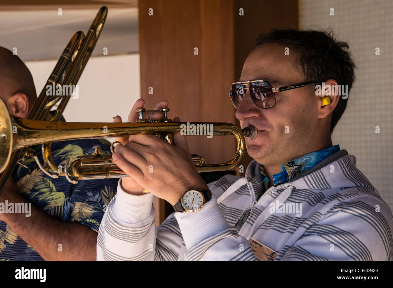 Trompeter auf Kreuzfahrtschiff Oceania Marina Stockfoto