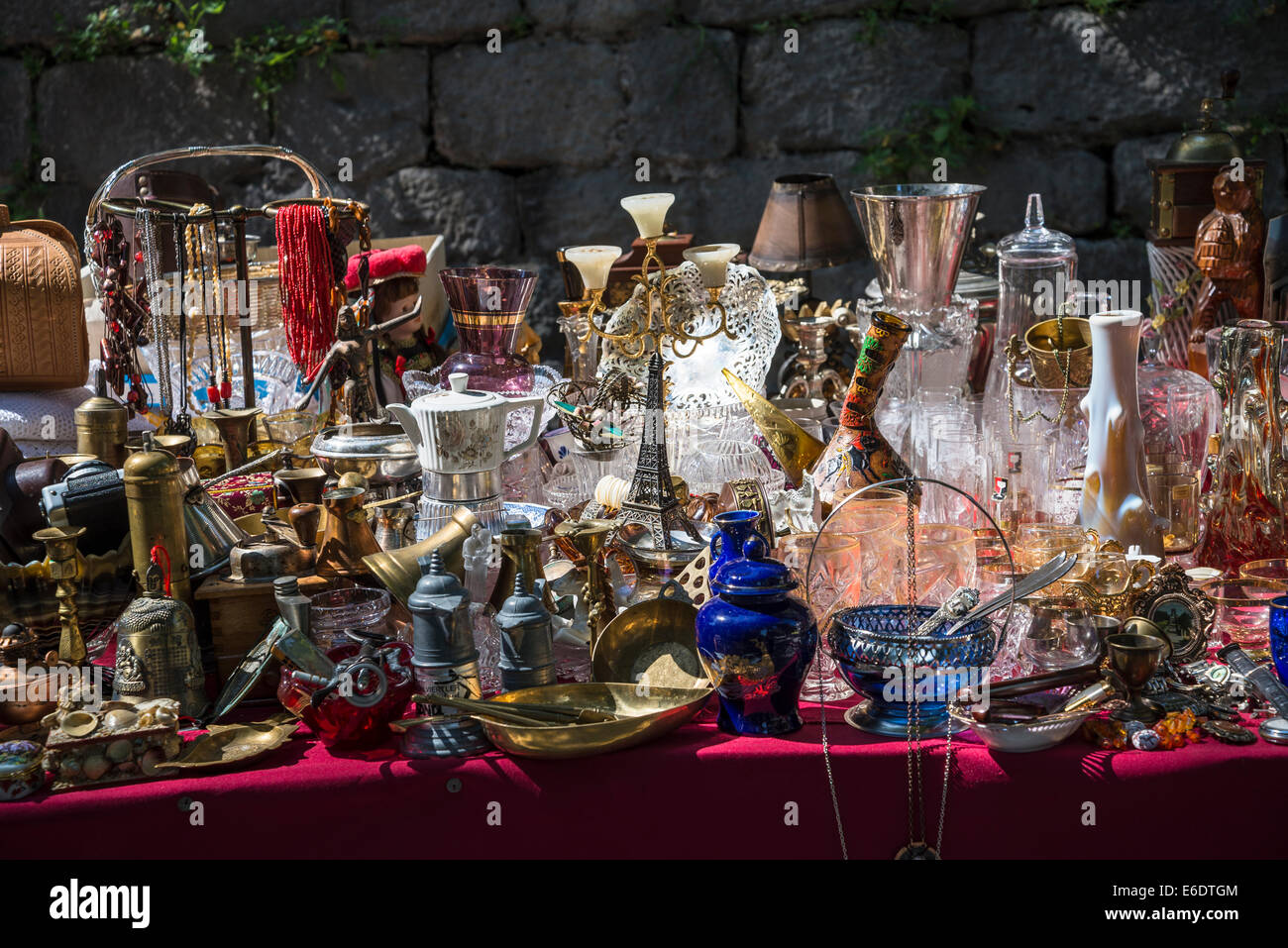 Antiquitäten und Flohmarkt am Park Josipa Jurja Strossmayera, in der Nähe von Golden Gate, Split, Kroatien Stockfoto