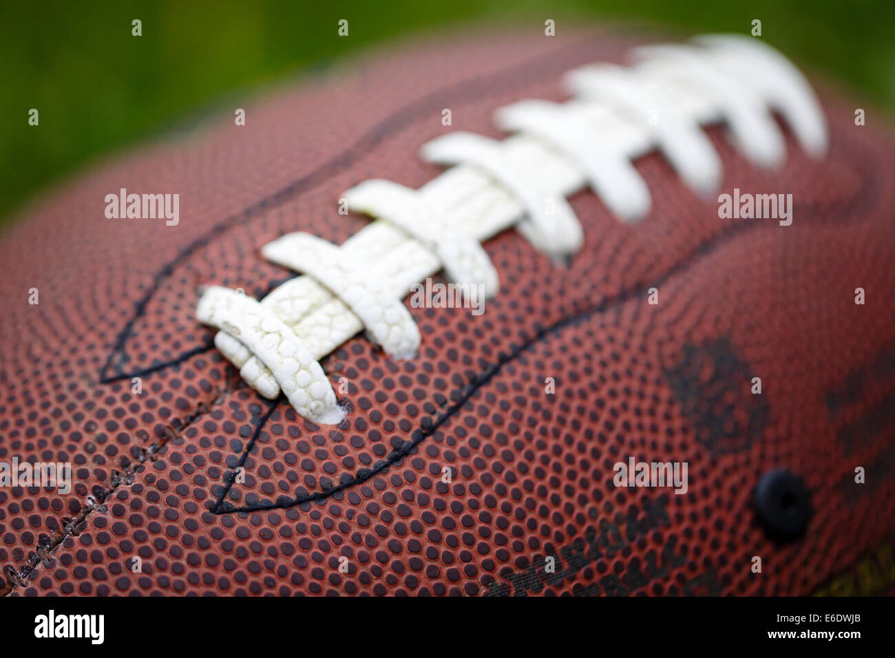 US-amerikanischer American-Football Ball Makro Nahaufnahme Stockfoto