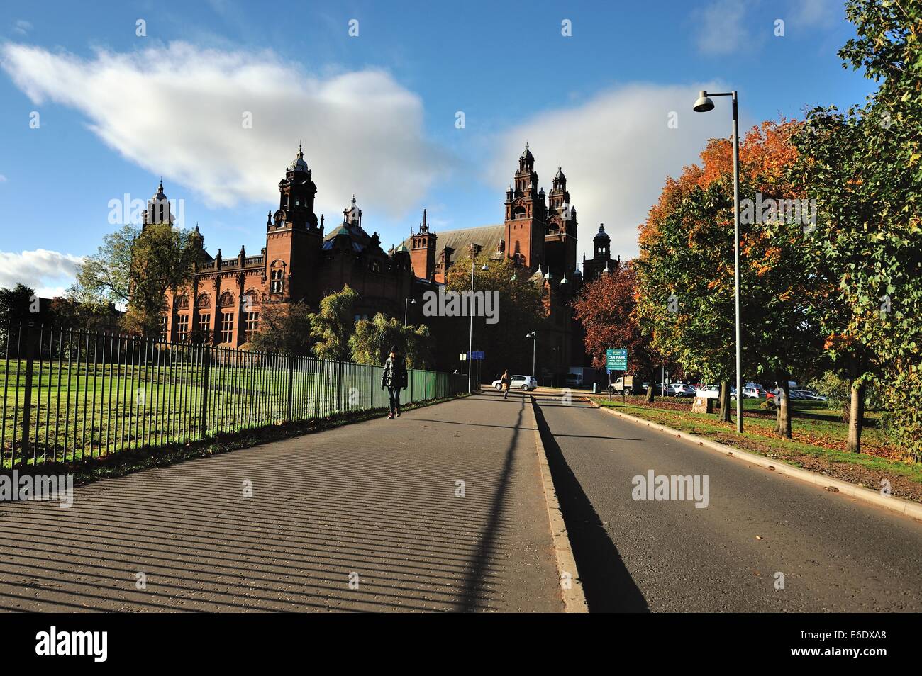 Kelvingrove Art Museum, Glasgow, in der Herbstsonne. Stockfoto