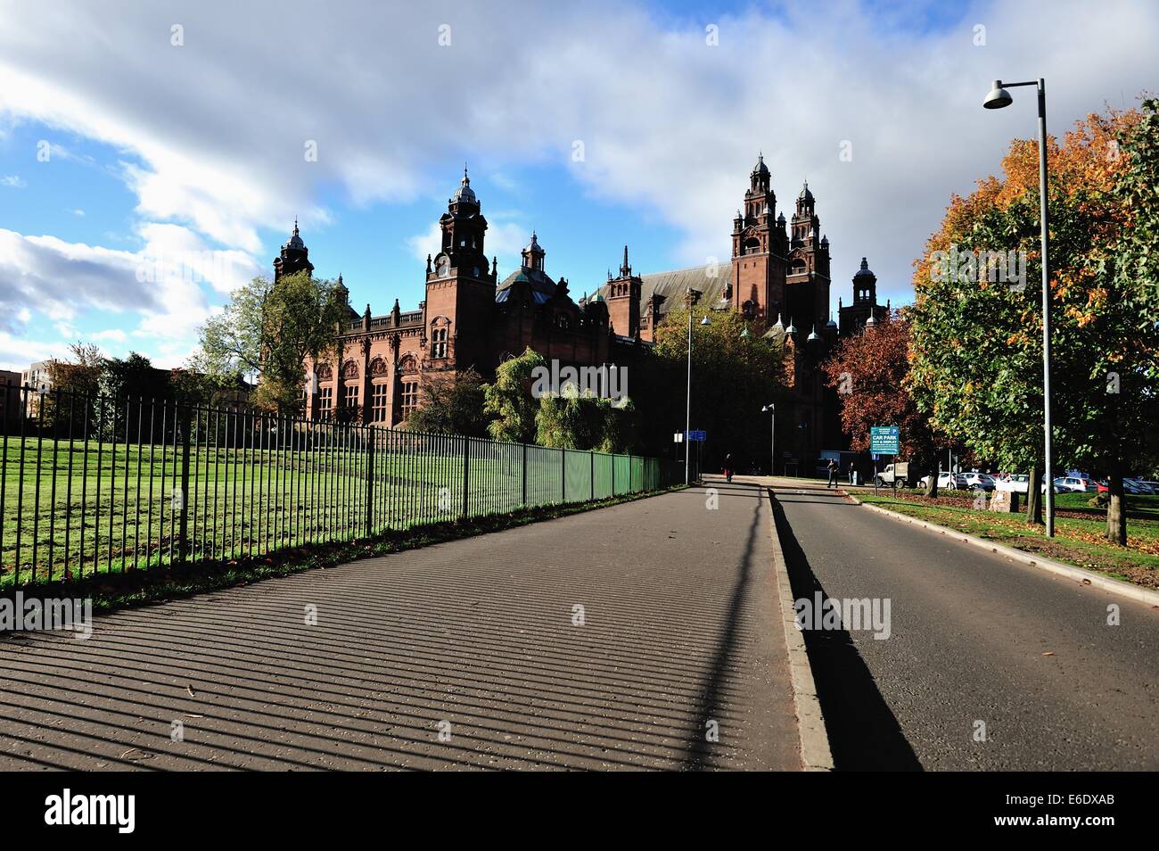 Kelvingrove Art Museum, Glasgow, in der Herbstsonne. Stockfoto
