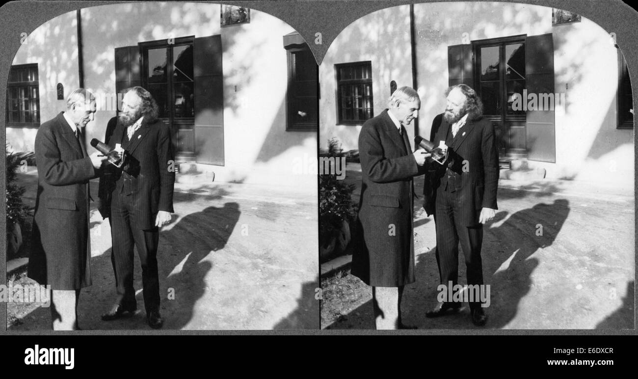 "Herr Lewis sagt mir, Sie habe nicht gesehen. Lassen Sie es mich im Glas für Sie ", Henry Ford und Anton Lang, Oberammergau, Stockfoto
