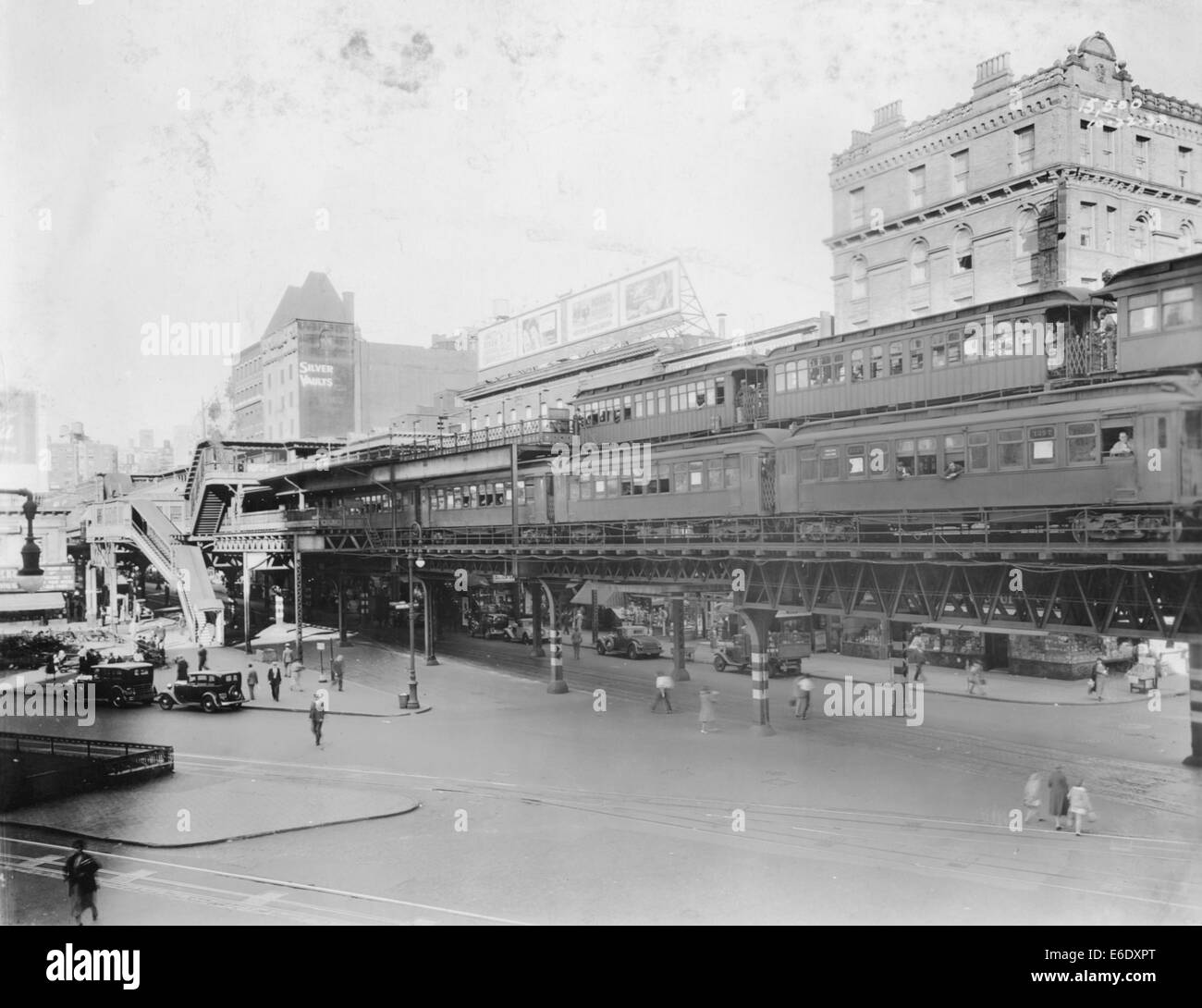 Ninth Avenue erhöhte Züge mit 66. El-Station im Hintergrund, New York City, USA, 1933 Stockfoto