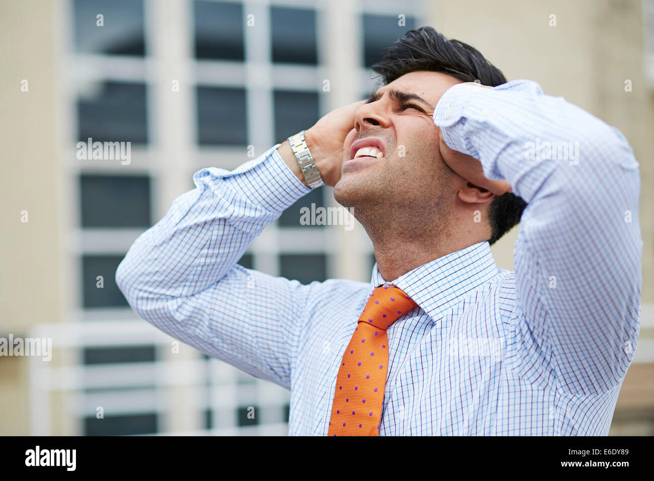 Mann bei der Arbeit gestresst Stockfoto