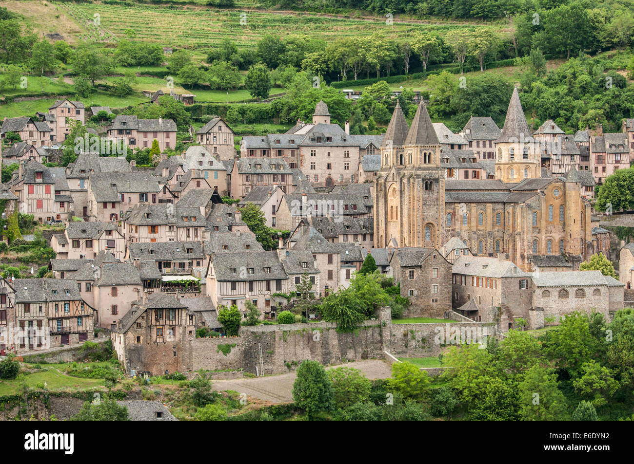 Das schönste Dorf in Frankreich, Conques mitten in Camino Santiago Stockfoto