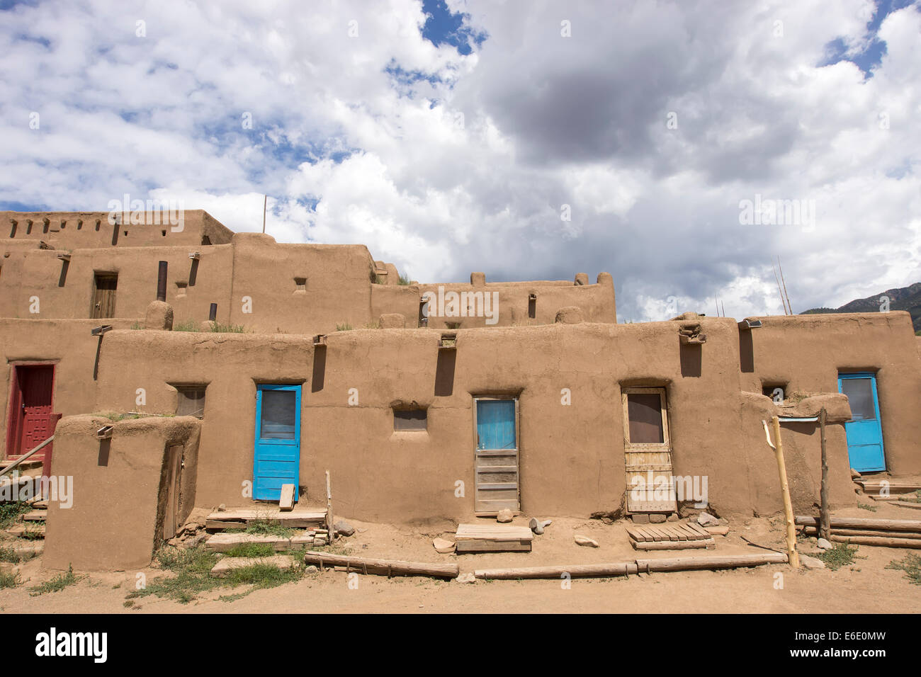Taos Pueblo im Norden von New Mexico, einer indianischen Gemeinschaft, National Historic Landmark und UNESCO-Weltkulturerbe. Stockfoto