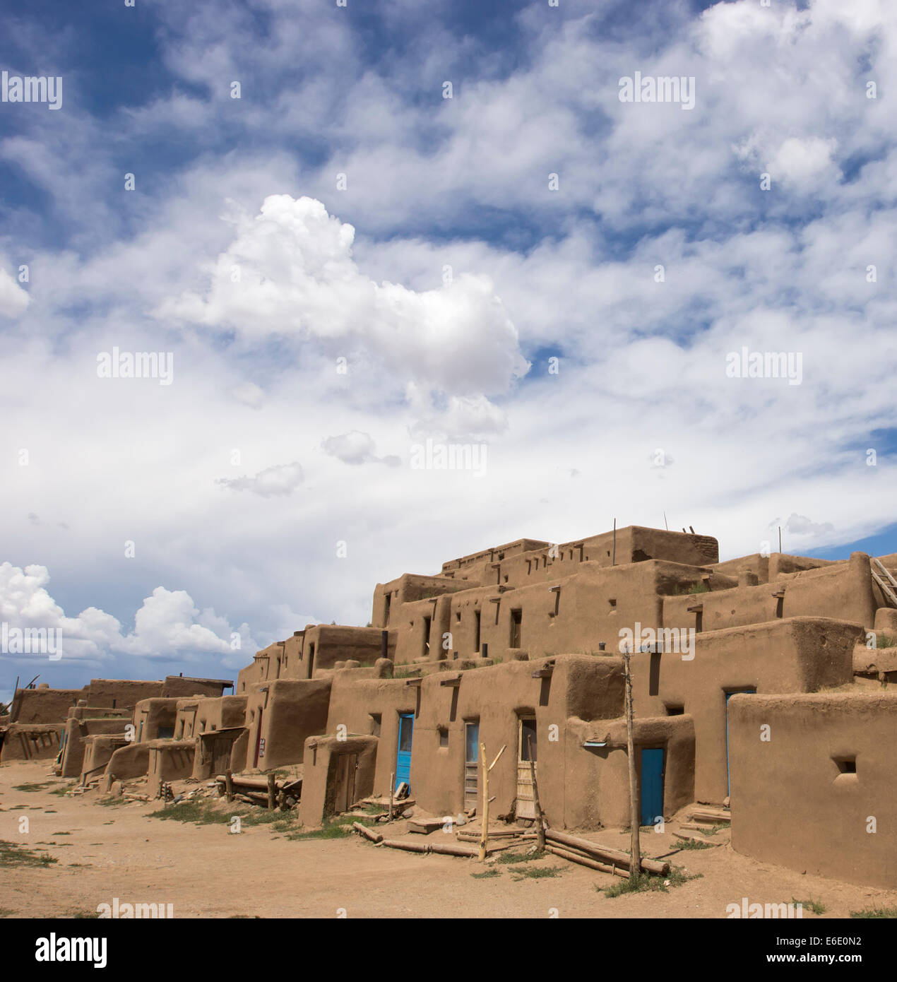 Taos Pueblo im Norden von New Mexico, einer indianischen Gemeinschaft, National Historic Landmark und UNESCO-Weltkulturerbe. Stockfoto