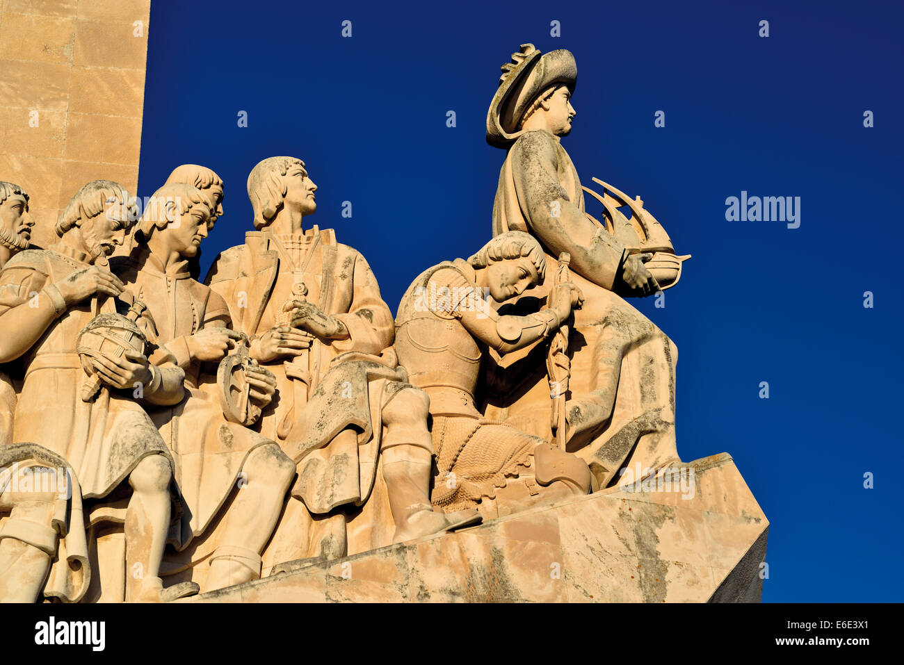 Portugal, Lissabon: Skulpturen des Discoverie´s-Denkmals Stockfoto