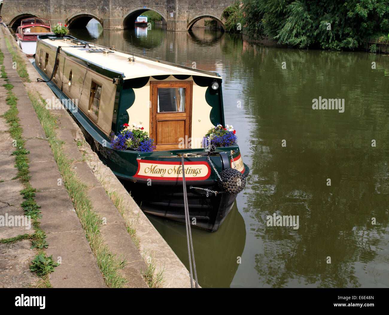 Kanalboot vor Anker bei Tewkesbury, Gloucestershire, UK Stockfoto