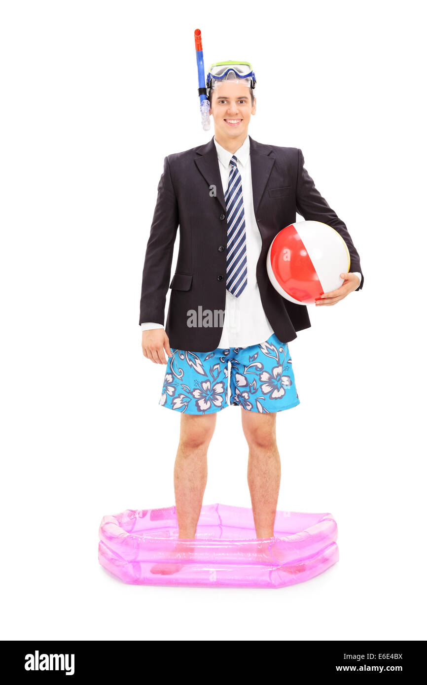 In voller Länge Portrait eines Geschäftsmannes mit Schnorchel stehen in einem kleinen pool Stockfoto