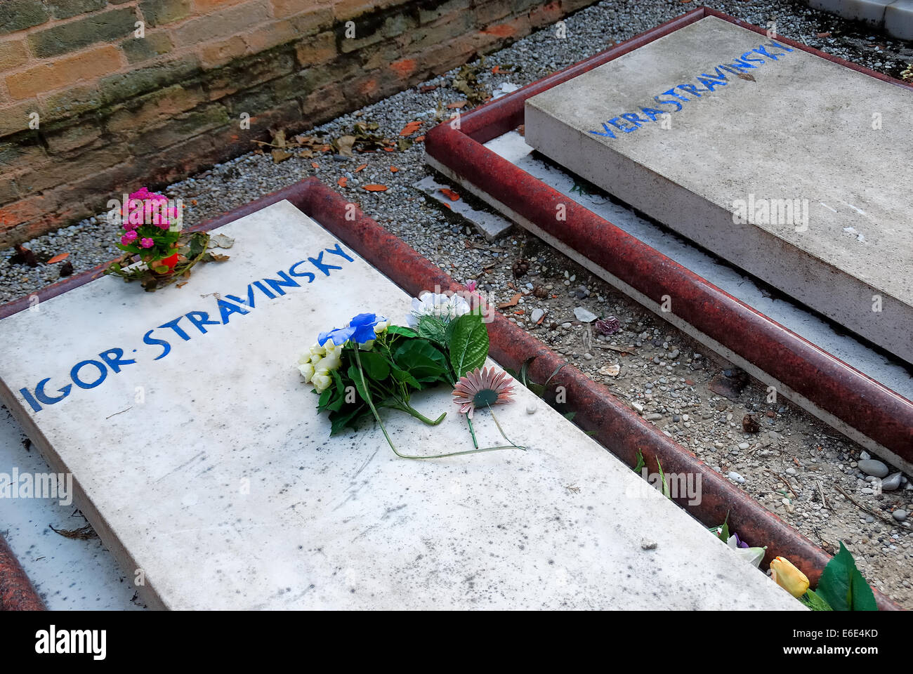 Grave of igor stravinsky Fotos und Bildmaterial in hoher Auflösung Alamy
