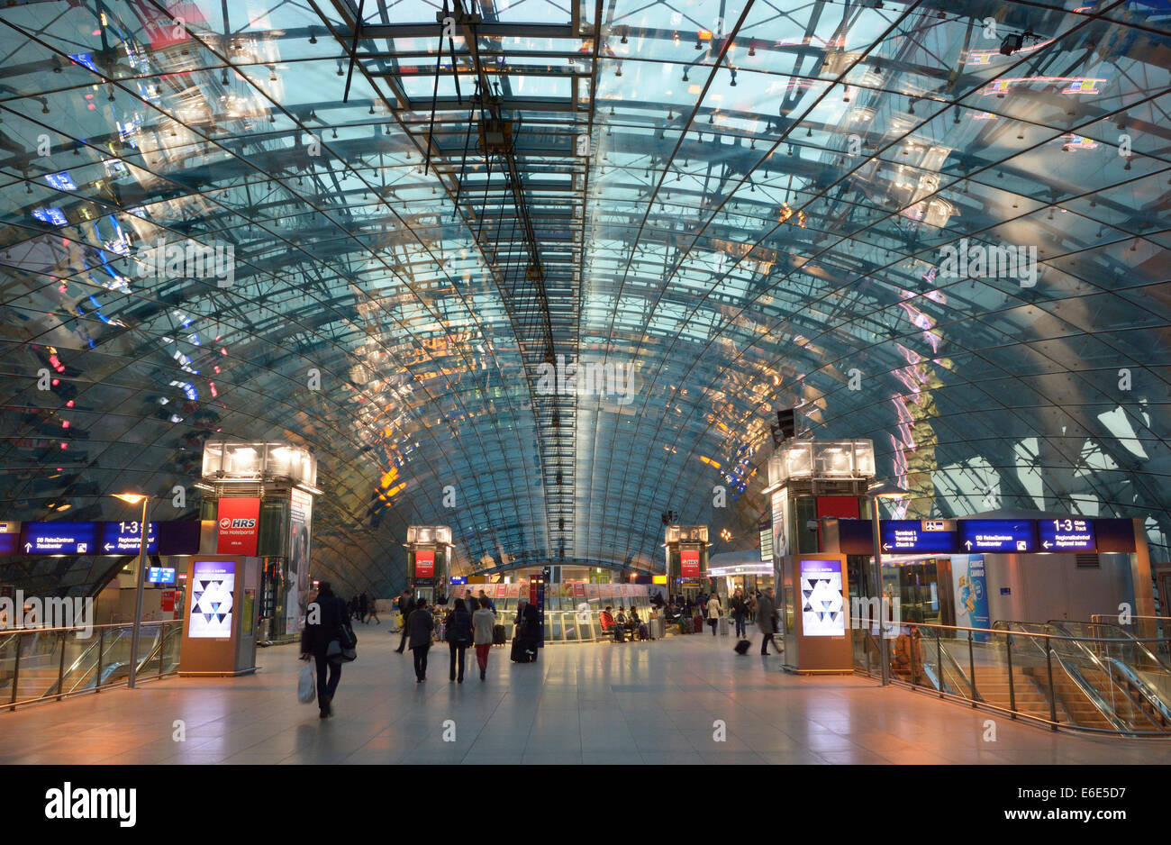 Frankfurt am main flughafen fernbahnhof Fotos und Bildmaterial in hoher Auflösung Alamy