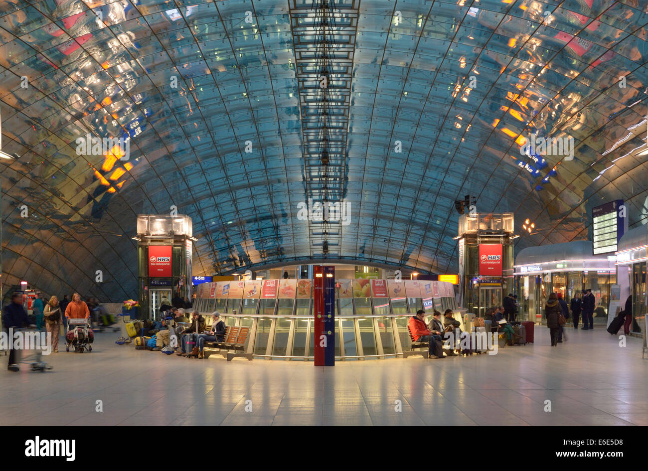Frankfurt Flughafen Fernbahnhof Zu Terminal 1 www.alamy.de