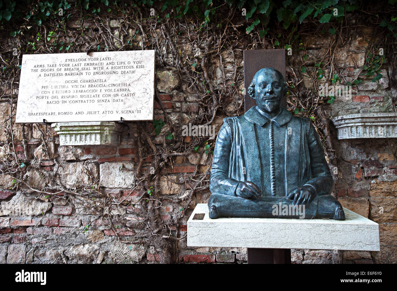 Italien, Veneto-Verona-Grab von Julia, Statue von William Shakespeare Stockfoto