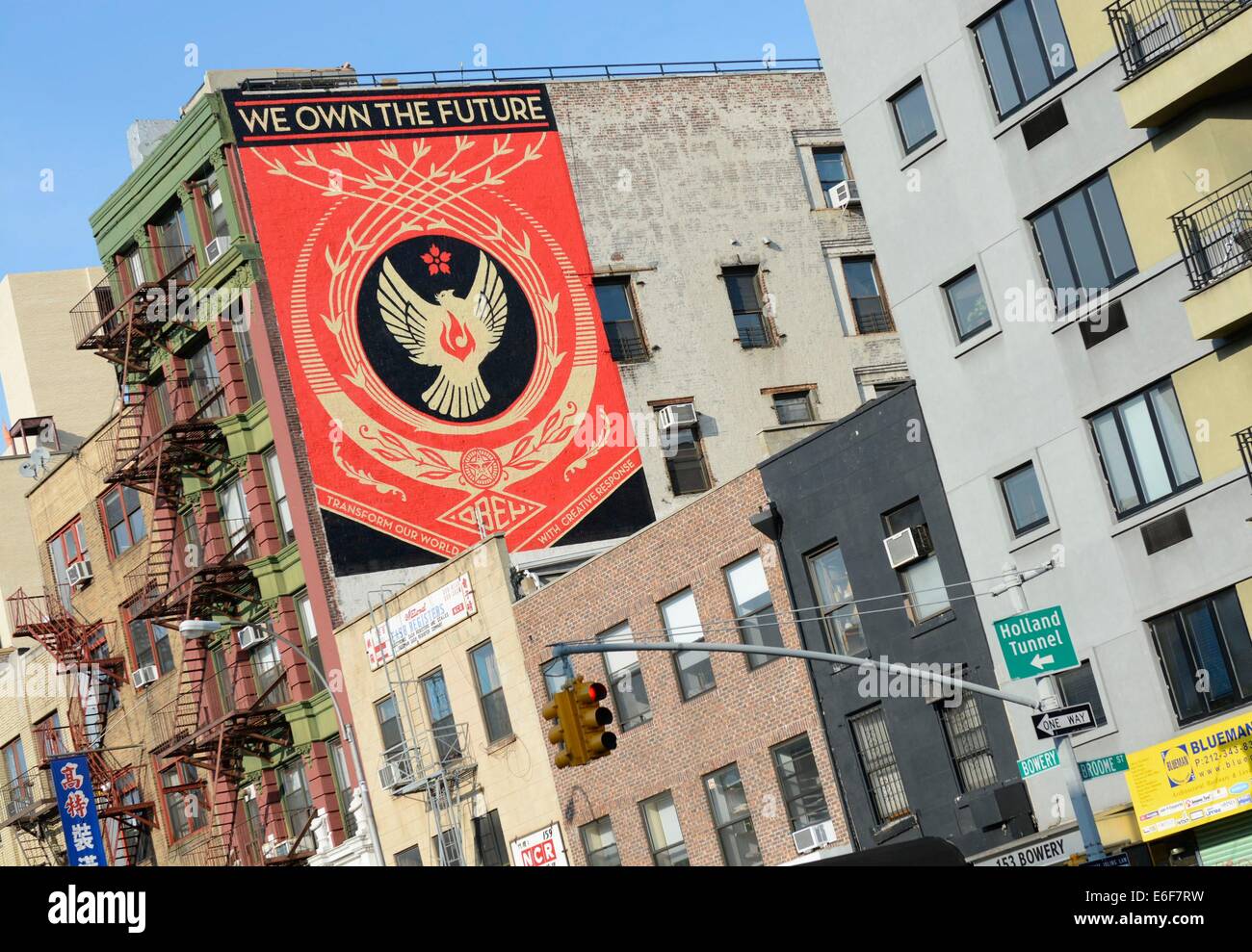 Shepard Fairey Wandbild in Anwesenheit für Shepard Fairey Wandbild an der Lower East Side, Bowery und Broome Street, New York, NY 21. August 2014. Foto von: Derek Sturm/Everett Collection Stockfoto