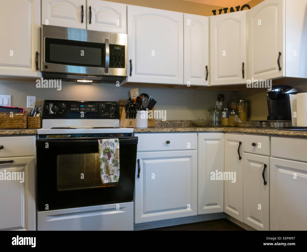 Weiße Wohn-Küche, USA Stockfoto