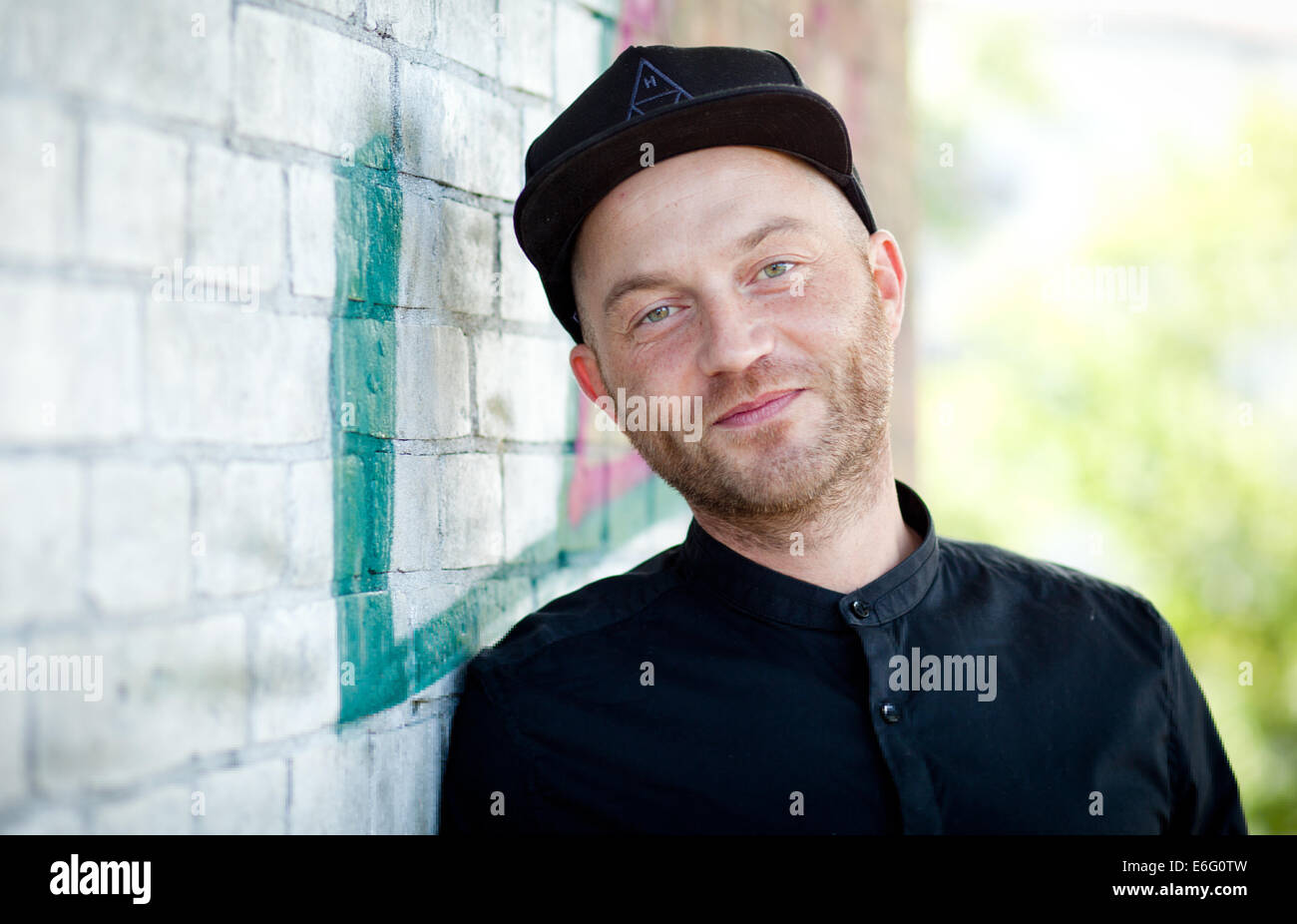 Rapper Chakuza, privat Peter Pangerl, ist während eines Interviews in ...