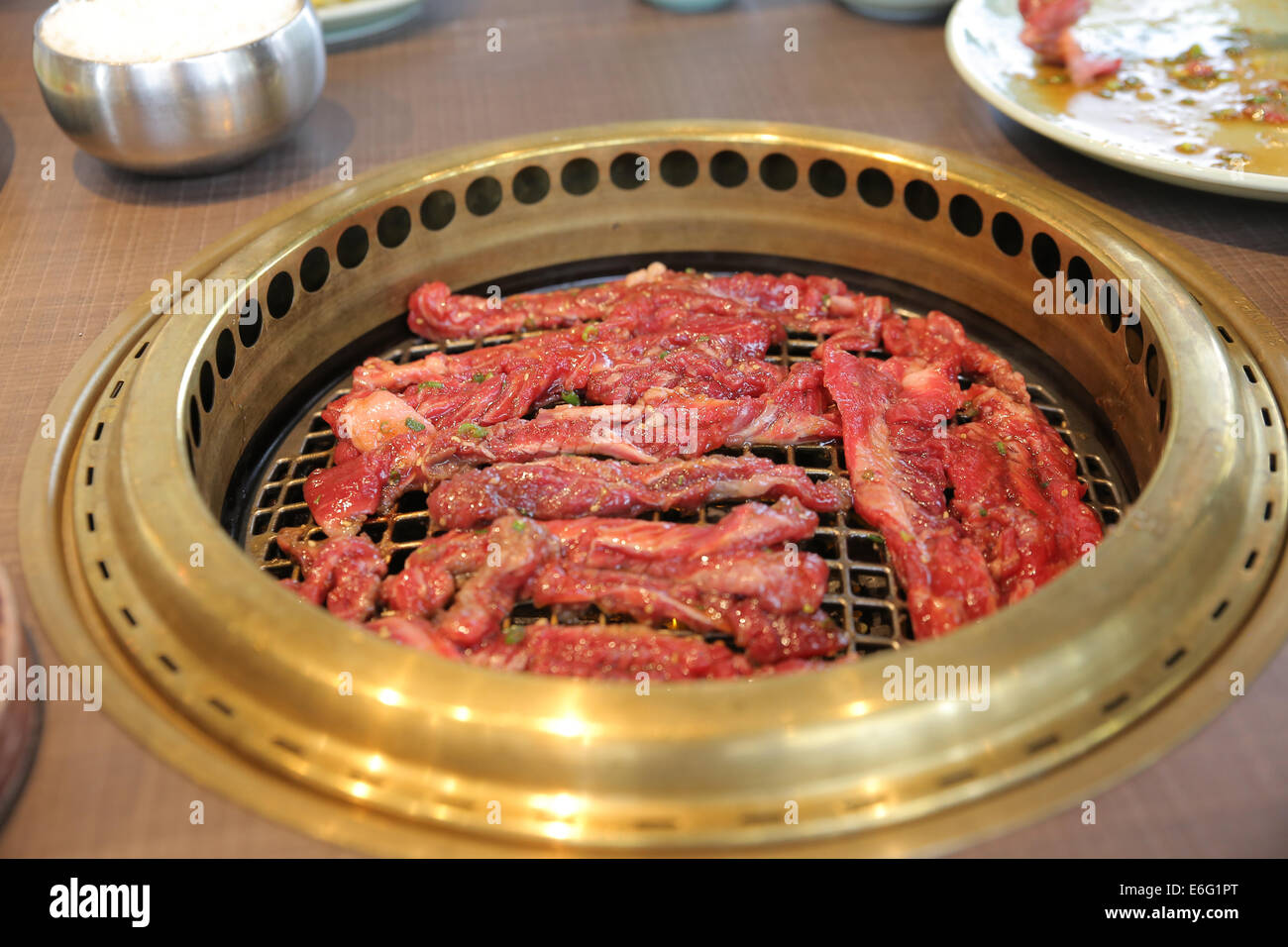 Korean Bbq indoor Kochen rohes Rindfleisch Rippe Stockfoto