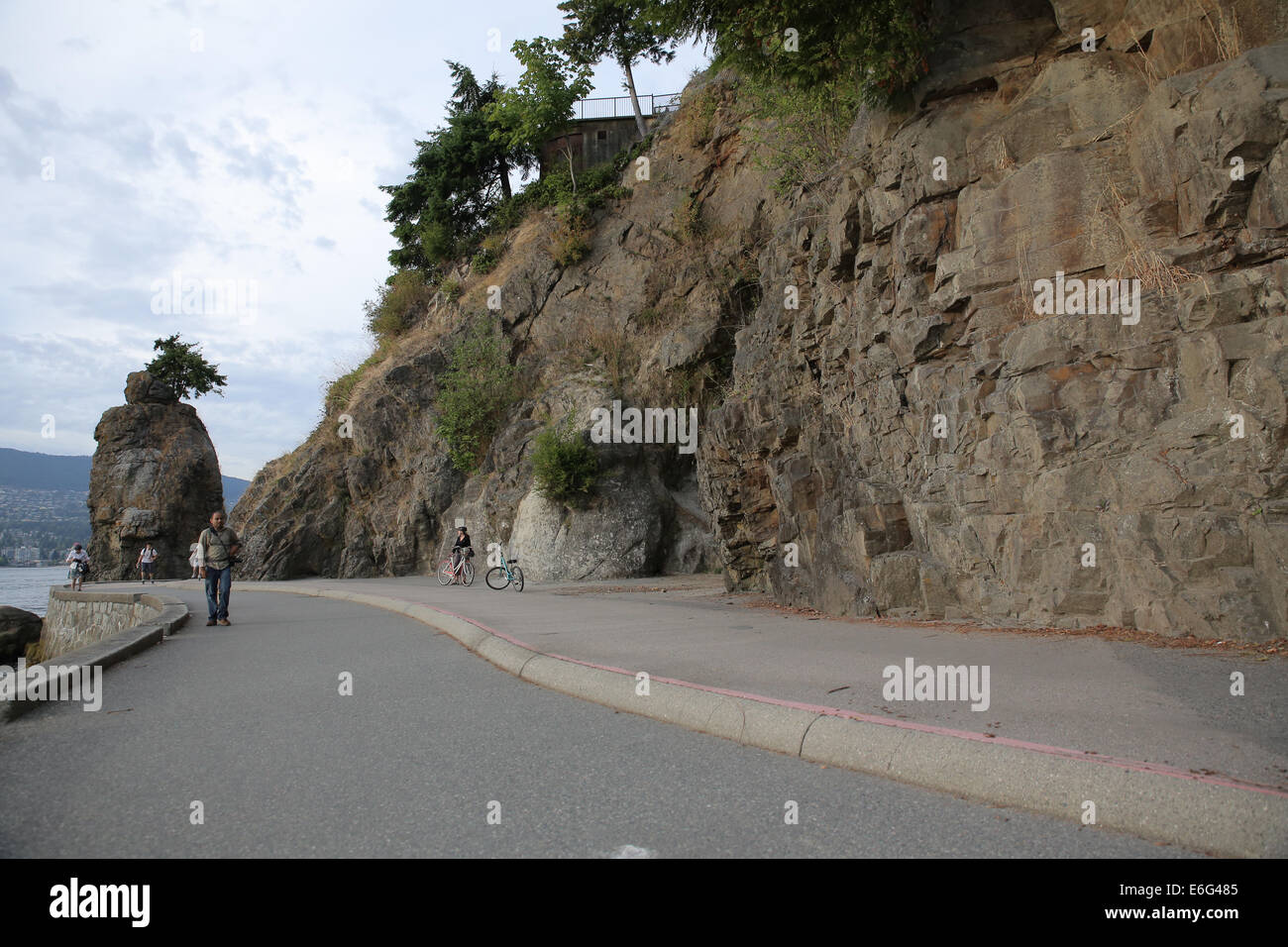 Stanley Park in Vancouver ist eine große städtische Parkanlagen und ein großartiger Ort für Inline-Skating, Radfahren, Joggen oder entspannen. Stockfoto