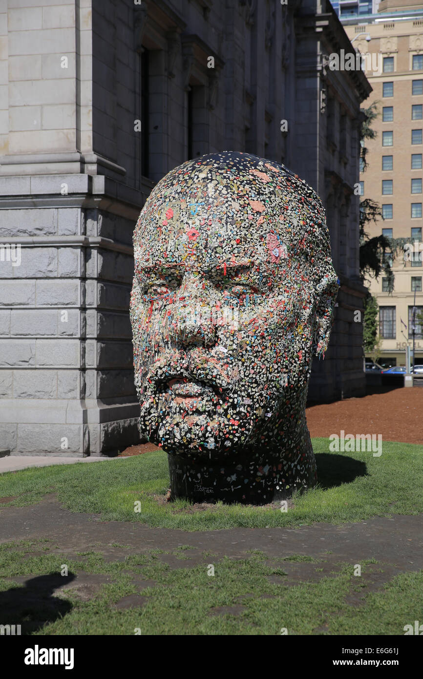 Riesiger Kopf bedeckt im Gum "Gumhead" ist eine Ausstellung mit Kunst im öffentlichen Raum vor Vancouver Kunstgalerie Stockfoto