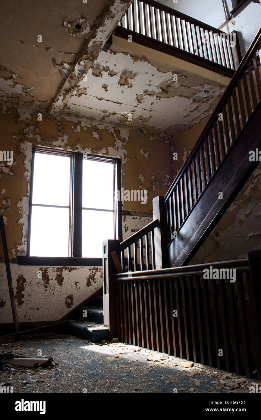 Treppe in verlassenen Kirche. Detroit, MI Stockfoto