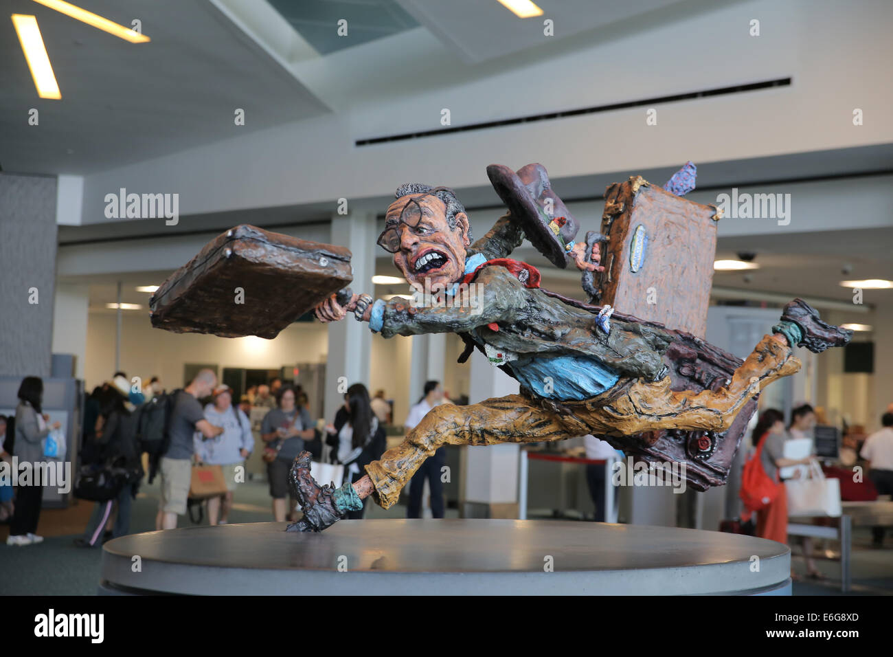 Mann Reisen Skulptur in Vancouver Flughafen "The Flying Traveler" Stockfoto