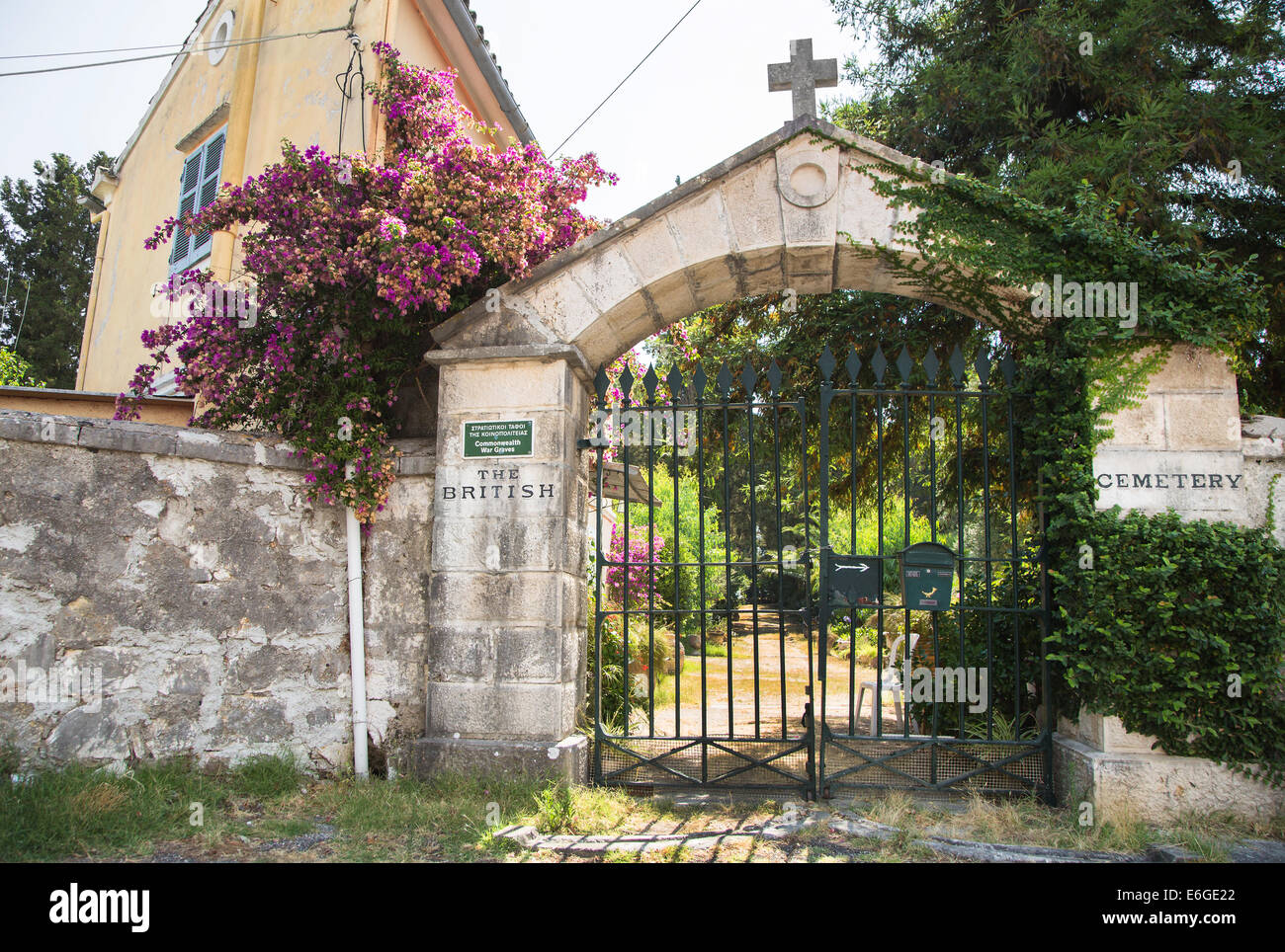 Sehenswürdigkeiten in Korfu Stadt: interessanter Ort - alten alten britischen Friedhof aus dem ersten Weltkrieg. Stockfoto