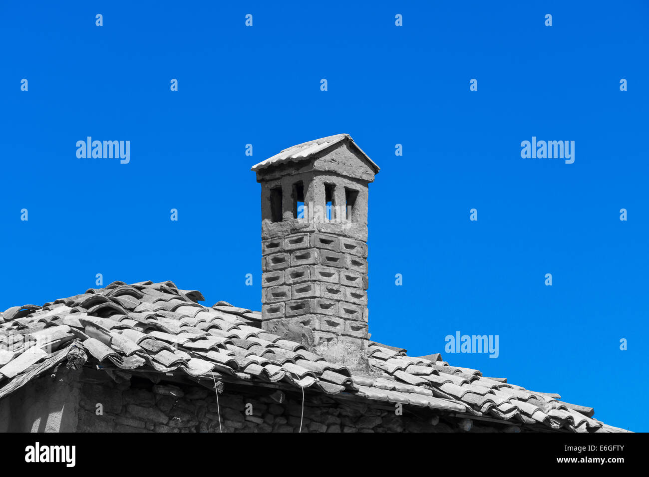 Schwarzer Schornstein Gegen Himmel Stockfotos und -bilder Kaufen - Alamy