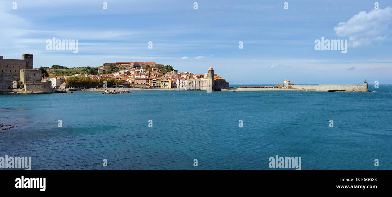 Küstenpanorama im alten Dorf von Collioure, Roussillon, Cote Vermeille, Mittelmeer, Pyrenäen Orientales, Frankreich Stockfoto