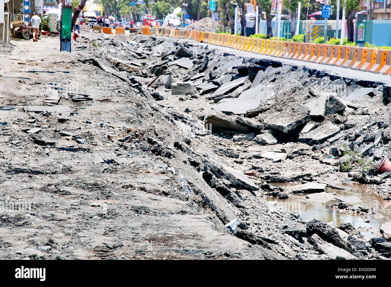 Bruch der Straße nach dem Erdbeben-Hurrikan Stockfoto