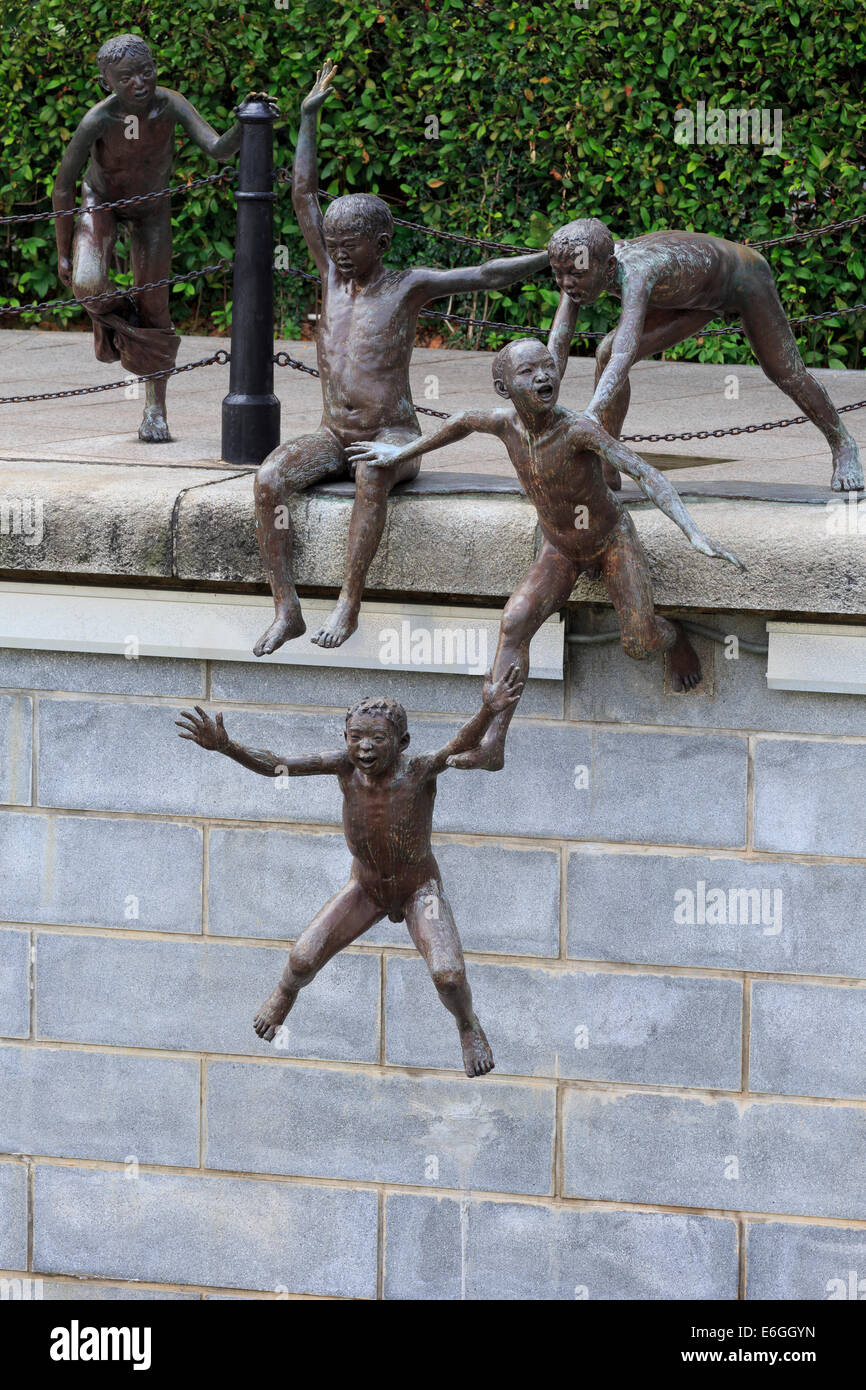 Die erste Generation-Skulptur von Chong Fah Cheong auf dem Singapore River, Singapur, Asien Stockfoto